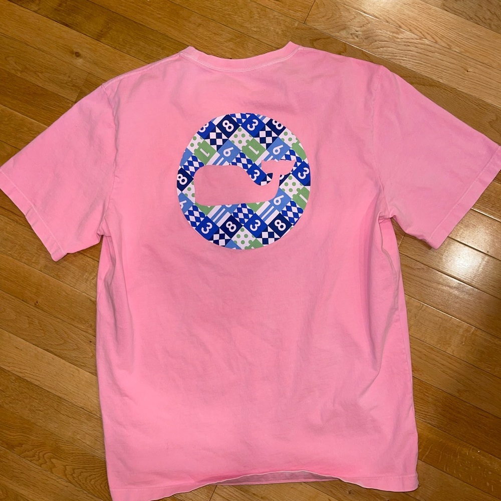 Men’s Vineyard Vines graphic tee shirt